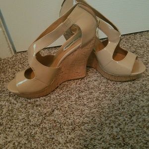 STEVE MADDEN BEIGE WEDGE HEELS